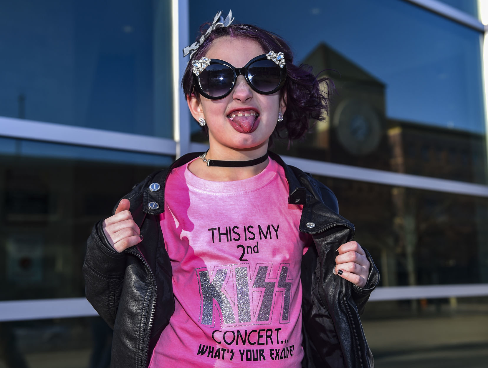 031119-mda-nws-kissfans-1.jpg